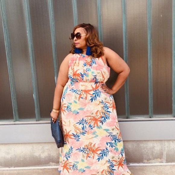 Meet your Posher, Nicole - Picture 2 of 2